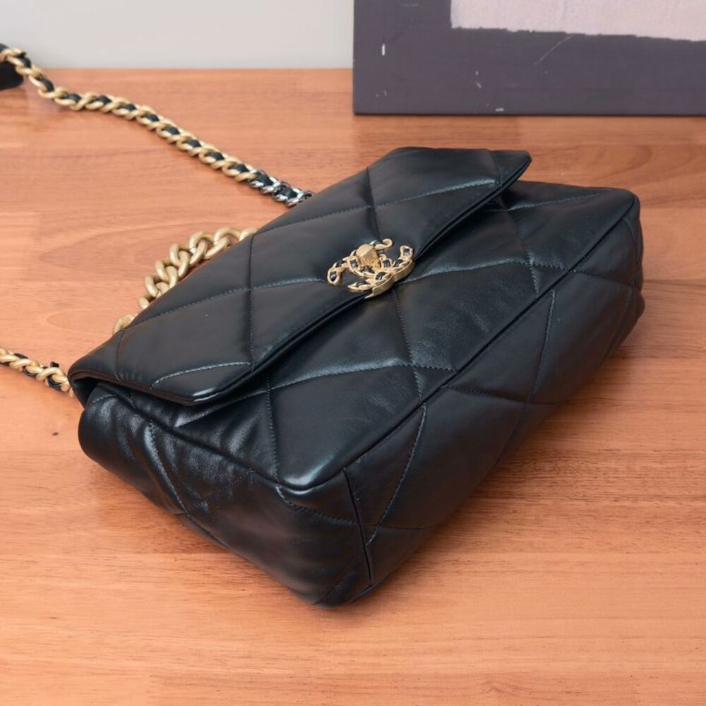 Chanel Women Pre-Loved Bag Very Good Condition - Picture 4 of 6